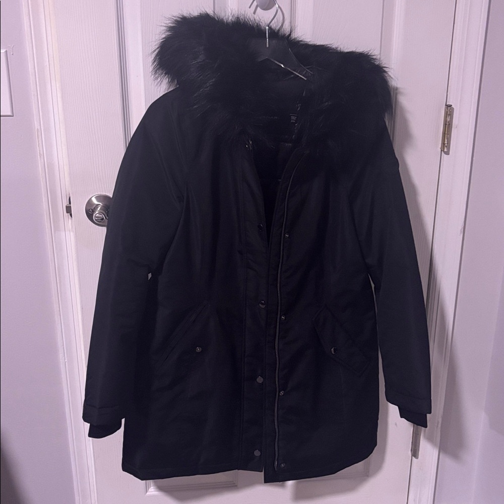Tahari Classic Black Quilted Jacket W Faux Fur Trimmed Attached Hood…Sz Small